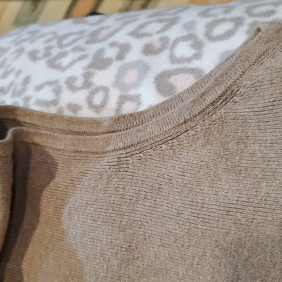 TAUPE MOCK TURTLENECK SLEEVELESS.  COTTON LIGHTWEIGHT. NO SIZE - Picture 5 of 5